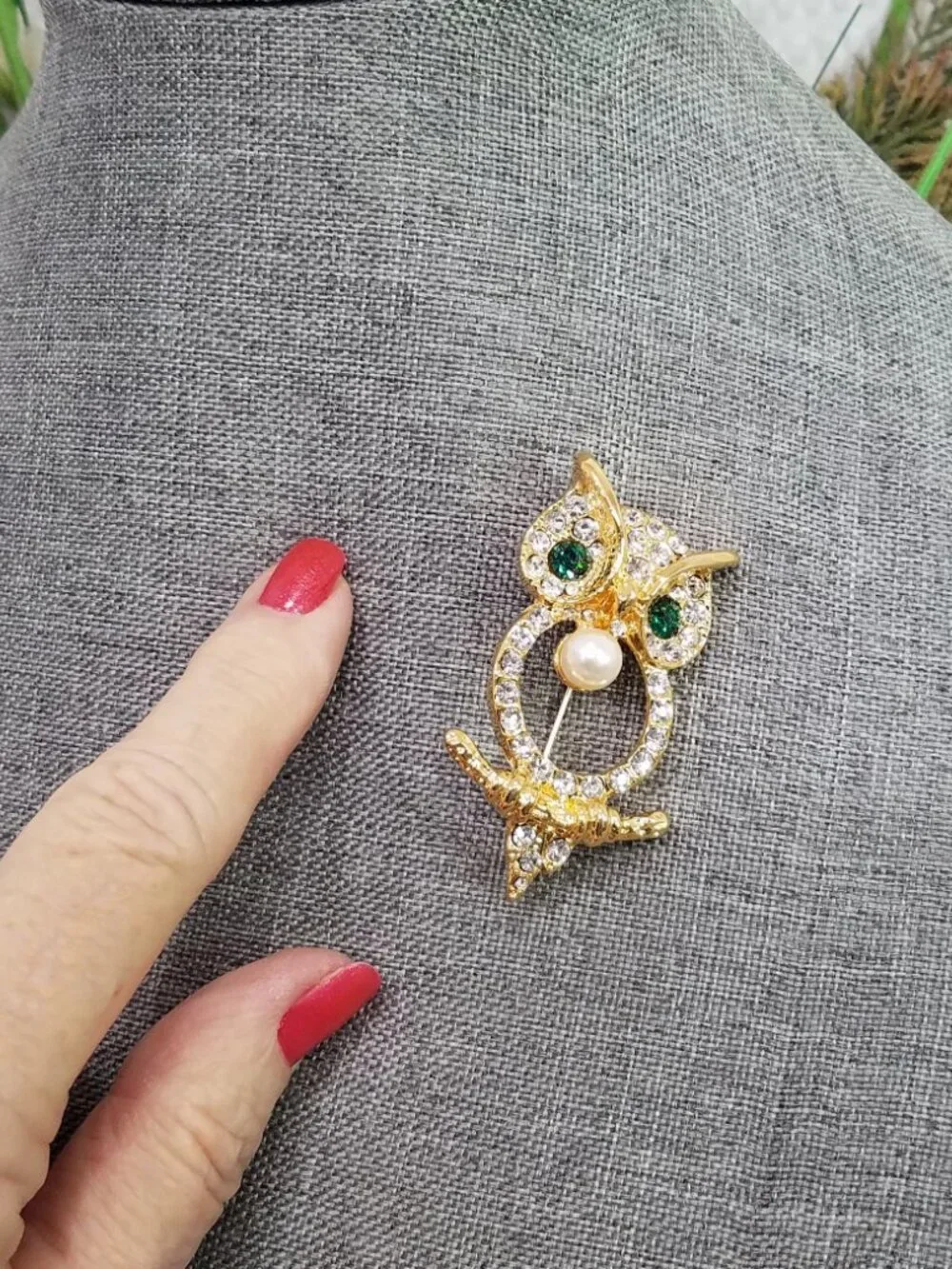 New!  Green & White Crystal Faux Pearl Gold Tone Openwork Figural Owl Brooch